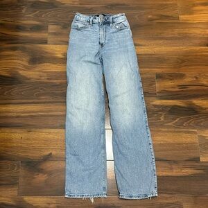 Hollister ultra high-rise dad jean, size 000